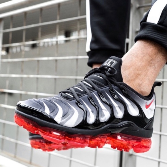 nike air vapormax plus shark